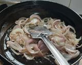 A picture of step 2 of Chinese Egg Hakka noodles.