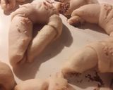 صورة لخطوة 3 من وصفة كرواسون زعتر بعجينة العشر دقائق 😋