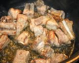 Foto del paso 2 de la receta: Patatas guisadas con costillas de cerdo y verduras