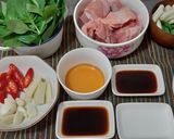 A picture of step 1 of Three-Cup Chicken (Taiwanese cuisine).