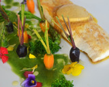 Foto del paso 7 de la receta: Lubina con mantequilla de especias, jardín de verduritas y licuado de espinacas y perejil