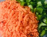Foto del paso 1 de la receta: MINI TORTILLAS DE VERDURAS Y QUESOS (al horno) 🧀🧅🫑🥔🧀🥕🧅