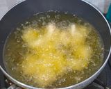 Foto langkah ke 5 dari resep Ayam Popcorn Goreng Bawang Putih.