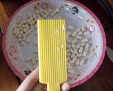 รูปขั้นตอนการทำที่ 4 ของ ครองแครงกรอบ #ขนมหวาน1 #หัดเป็นแม่บ้าน #เมนูเพื่อเธอ😉 #มือใหม่หัดทำ
