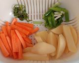 Foto langkah ke 1 dari resep Sop Bening Sayur, Ayam dan Tahu Bakso.