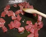 A picture of step 2 of Spaghetti al tonno fresco tuna steak spaghetti.