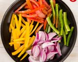 Foto del paso 2 de la receta: Pechugas con Vegetales