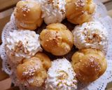 Foto del paso 17 de la receta: Tarta de nueces y nata con profiteroles cubiertos de toffee