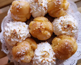 Foto del paso 17 de la receta: Tarta de nueces y nata con profiteroles cubiertos de toffee