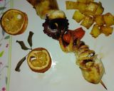 Foto del passaggio 4 della ricetta Spiedini di pesce