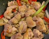 A picture of step 4 of 3 cups chicken (三杯雞).