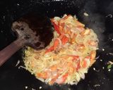 Foto langkah ke 3 dari resep Tumis Kentang Kornet Pedas.