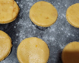 Foto del paso 5 de la receta: Alfajores de naranja y canela, rellenos de queso crema, dulce de leche y nueces picadas!
