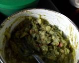 Foto del paso 5 de la receta: Tomates rellenos de Guacamole y Rusa