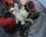 Foto del paso 1 de la receta: Salsa ranchera asada de jitomate y serrano las correa