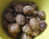 Foto del paso 4 de la receta: Albóndigas con bacon y salsa de almendras