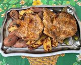 Une image de l'étape 11 de Côtes de porc grillées marinées sauce tomate aux pommes de terre et piments verts.