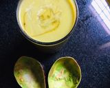 A picture of step 2 of Avocado nuts smoothie.