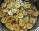 A picture of step 4 of Fried rice plantains and fried chicken.