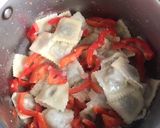 Foto del paso 1 de la receta: Ravioles con crema de tomate al estilo italiano