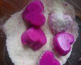 Foto langkah ke 5 dari resep Red Dragon Fruit Cake.