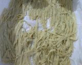 Foto langkah ke 2 dari resep Stik bawang renyah.