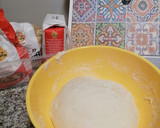 Foto del passaggio 1 della ricetta Pizza con salsiccia funghi porcini e Carpaccio di parmigiano