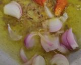 A picture of step 3 of Pyaz wali bhindi.