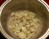 Foto del paso 2 de la receta: Salsa de tomates cherrys amarillos con un punto de picante