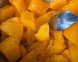 A picture of step 1 of Papaya Milkshake.