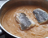 Foto del paso 7 de la receta: Pescadilla en salsa con pulpo y pota