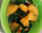 Foto langkah ke 7 dari resep Sayur bening lakubay (labu kuning bayam) pedas.