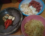 Foto langkah ke 1 dari resep Seblak mie putih telur.
