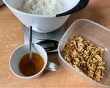 Mézes-diós kenyér recept fázis 1 fotója