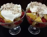 A picture of step 3 of Fruit parfait.
