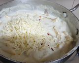 A picture of step 2 of White Sauce Pasta.