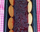 Foto del paso 1 de la receta: Pudin de galletas con fresas y flan instantáneo de vainilla