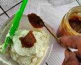 Foto langkah ke 5 dari resep Chocolate Caramel Cupcake.