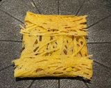 Gambar langkah 7 resipi Martabak Roti Jala.