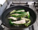 Foto langkah ke 5 dari resep Cabe Hijau Goreng Isi Tuna / Latciu Yiyuk.