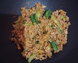 Foto langkah ke 5 dari resep Nasi Goreng Merah ala Itha Khan.