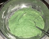Foto langkah ke 2 dari resep Kue cucur pandan.