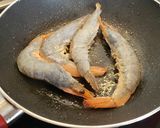 Foto del paso 11 de la receta: Tintorera en salsa con almejas y langostinos