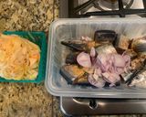 A picture of step 1 of Braised Mackerel with Young Jackfruit Fibers.