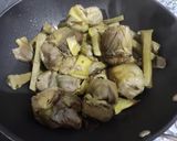 Foto del paso 4 de la receta Alcachofas al Wok con Panceta y Morcilla Patatera en Salsa de Tomate