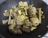 Foto del paso 4 de la receta: Alcachofas al Wok con Panceta y Morcilla Patatera en Salsa de Tomate