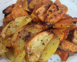 Foto del paso 3 de la receta: Boniatos y patatas adobados, asados al horno