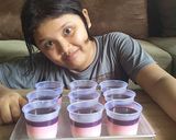 Foto langkah ke 3 dari resep Puding Susu Coklat Stroberi.