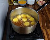 Foto langkah ke 1 dari resep Egg Drop Soup (Sup Telur).