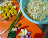Foto langkah ke 1 dari resep Tumis Toge Tahu.